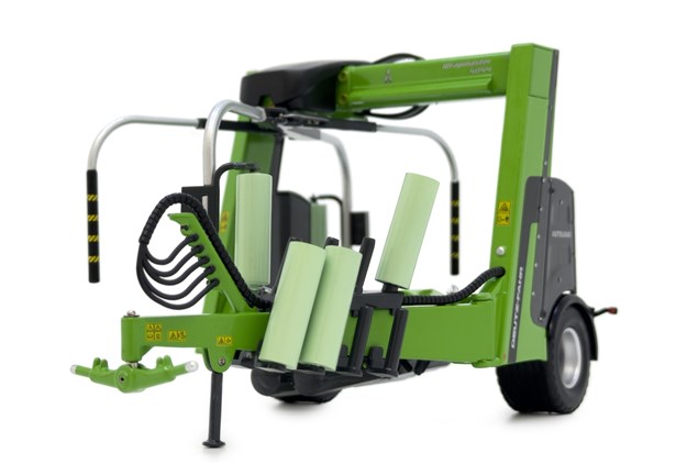 Bild von DEUTZ-FAHR WRAPMASTER 4044 Modell im Maßstab 1:32
